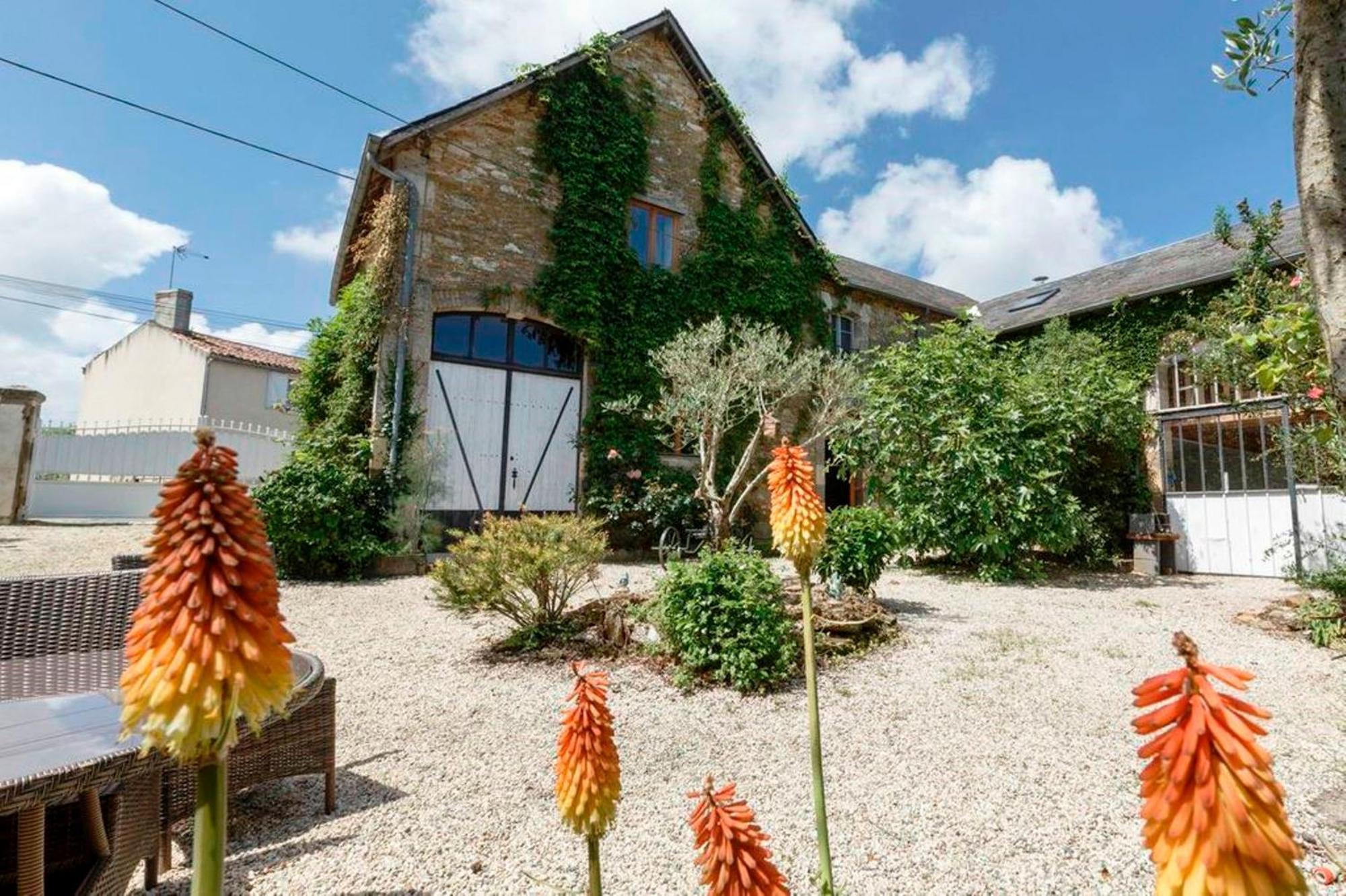 Holiday Home La Brijopa Bazoges-en-Pareds Oda fotoğraf